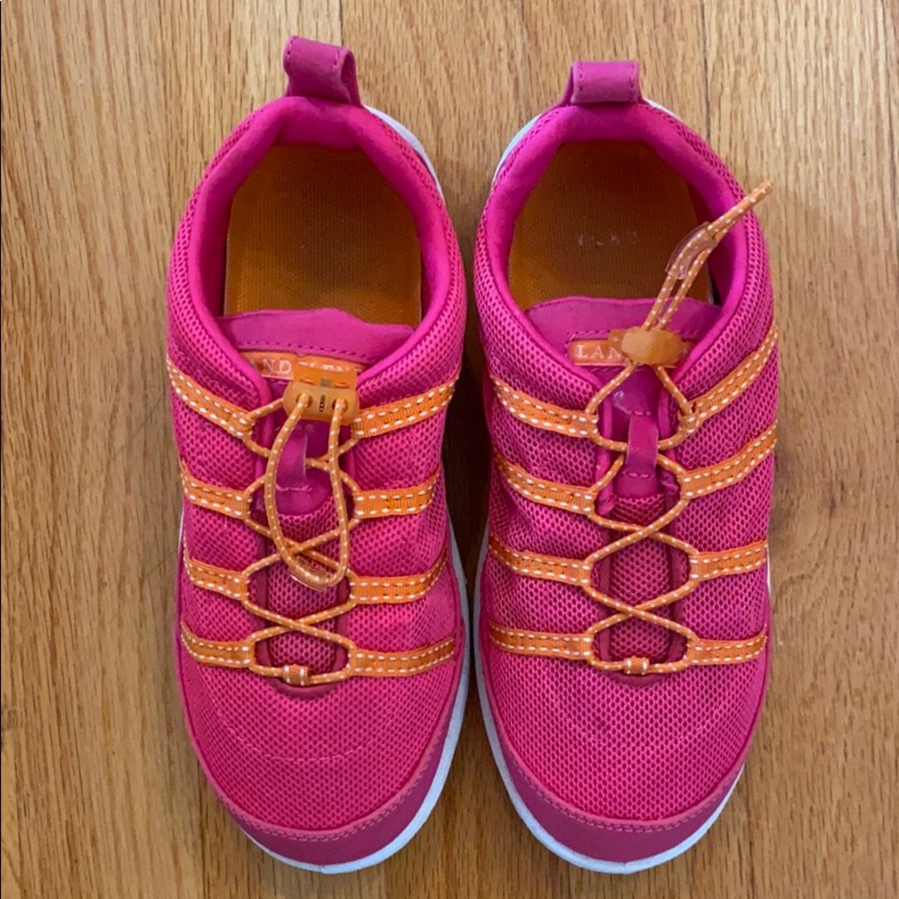 NWT Girl’s Size 2 Water Shoes